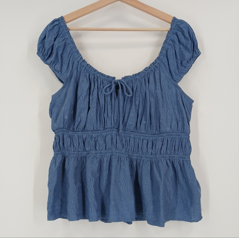 Old Navy Embroidered Short Sleeve Top